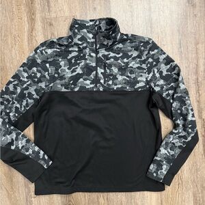 The North Face • 1/4 Zip Camo Pullover Sweater